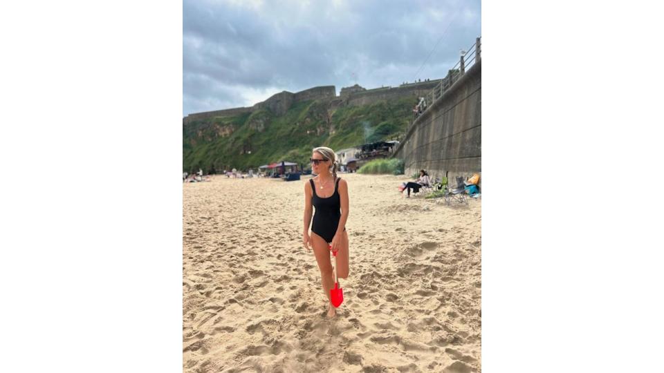 Helen Skelton looks unreal in flattering swimsuit for new family photos