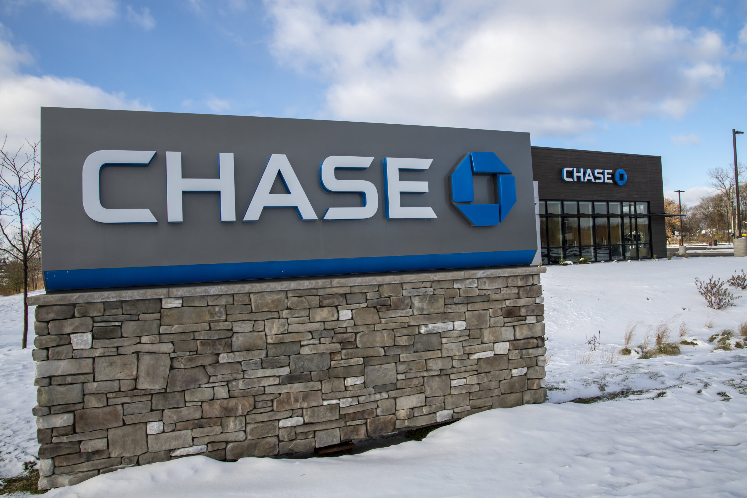 JPMorgan Chase is opening more small-town branches in middle America