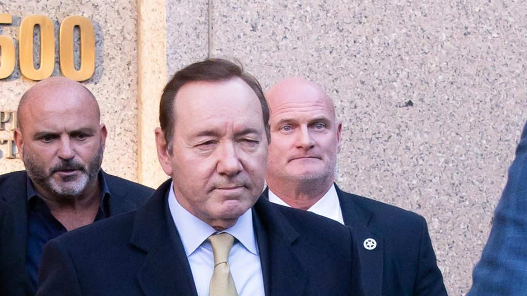 Kevin Spacey ‘refuses to leave’ his mansion after sale