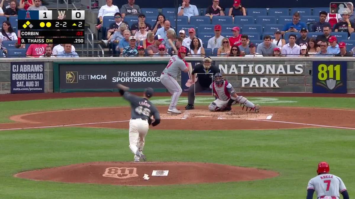 Luis García Jr.’s diving stop