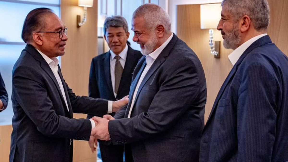 Malaysia PM Anwar slams Meta after Facebook removes post on Hamas’s Haniyeh