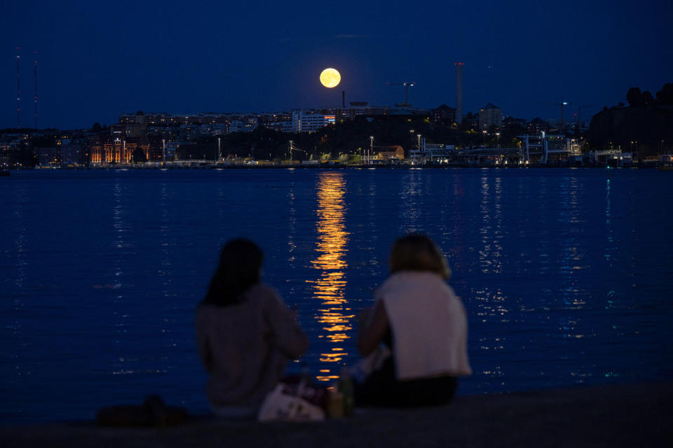 Monday’s sky offers a blue moon and a supermoon in one fairly rare occurrence