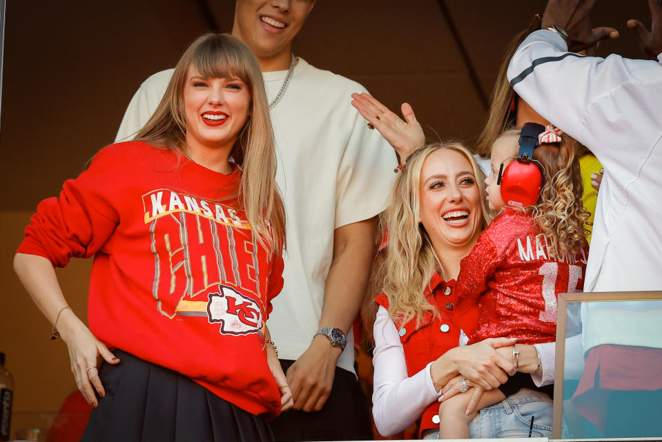 Patrick Mahomes says Taylor Swift has started drawing up plays for the Chiefs