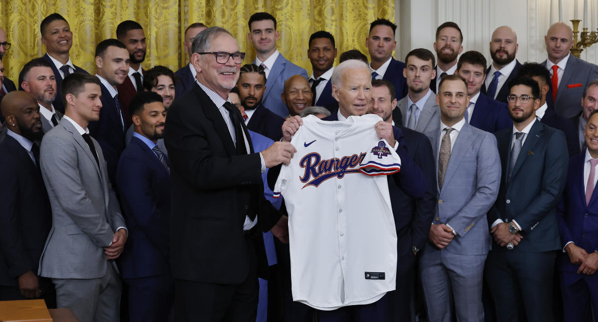 Rangers serenaded with classical version of Creed’s ‘Higher’ while celebrating World Series title at White House