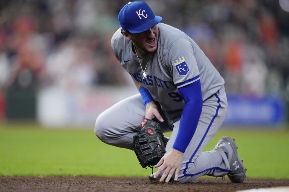 Royals first baseman Vinnie Pasquantino will miss 6-8 weeks with broken thumb after disastrous play