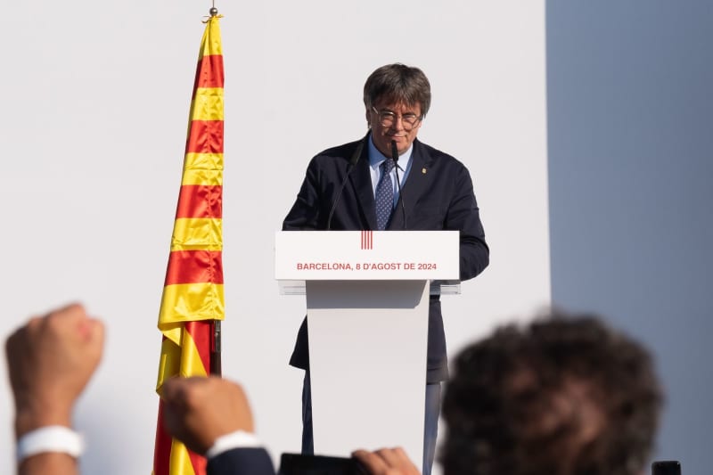 Spanish police apologize as Catalan separatist Puigdemont escapes