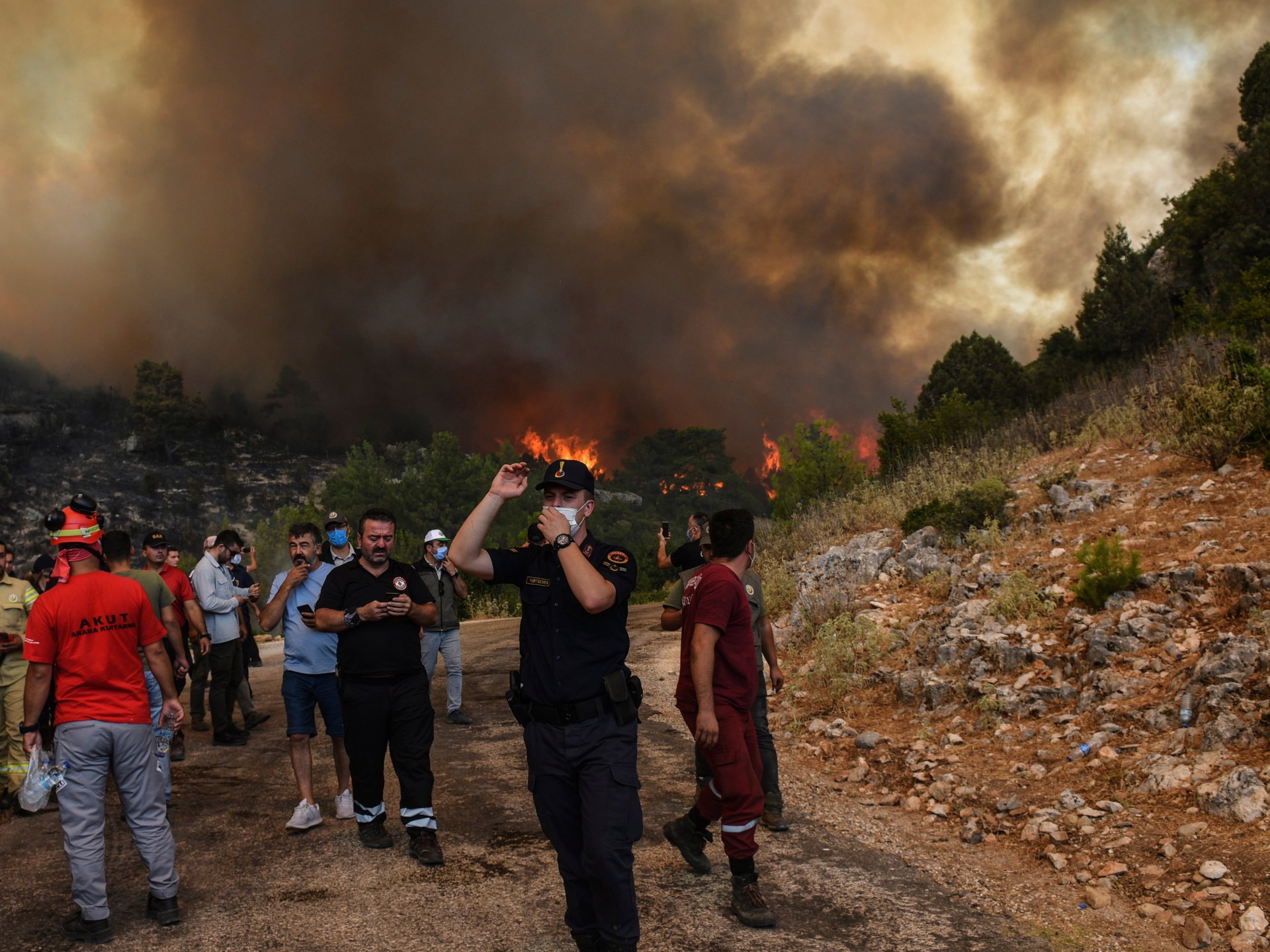 Thousands forced to evacuate as wildfires rage in western Turkey