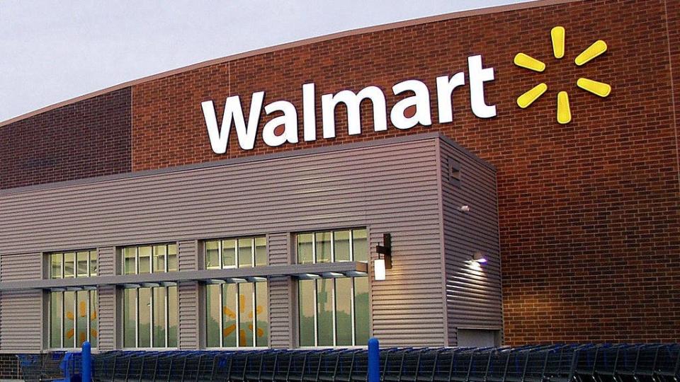 Walmart Just Dropped a Major Hint: Is A U.S. Recession Closer Than You Think? Home Depot’s Dire Warning Adds Fuel To The Fire