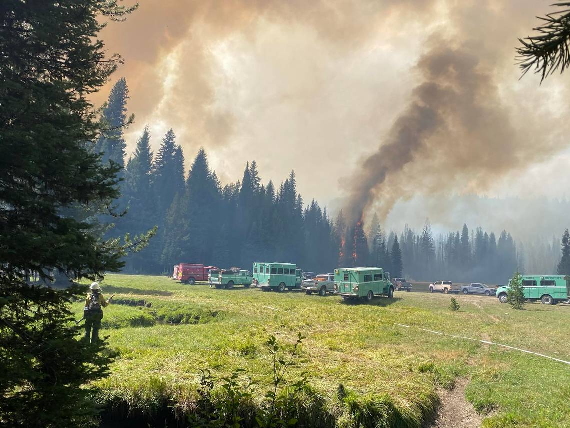 Wildfire forces closure of Idaho Highway 21 stretch. Here’s what route to take instead