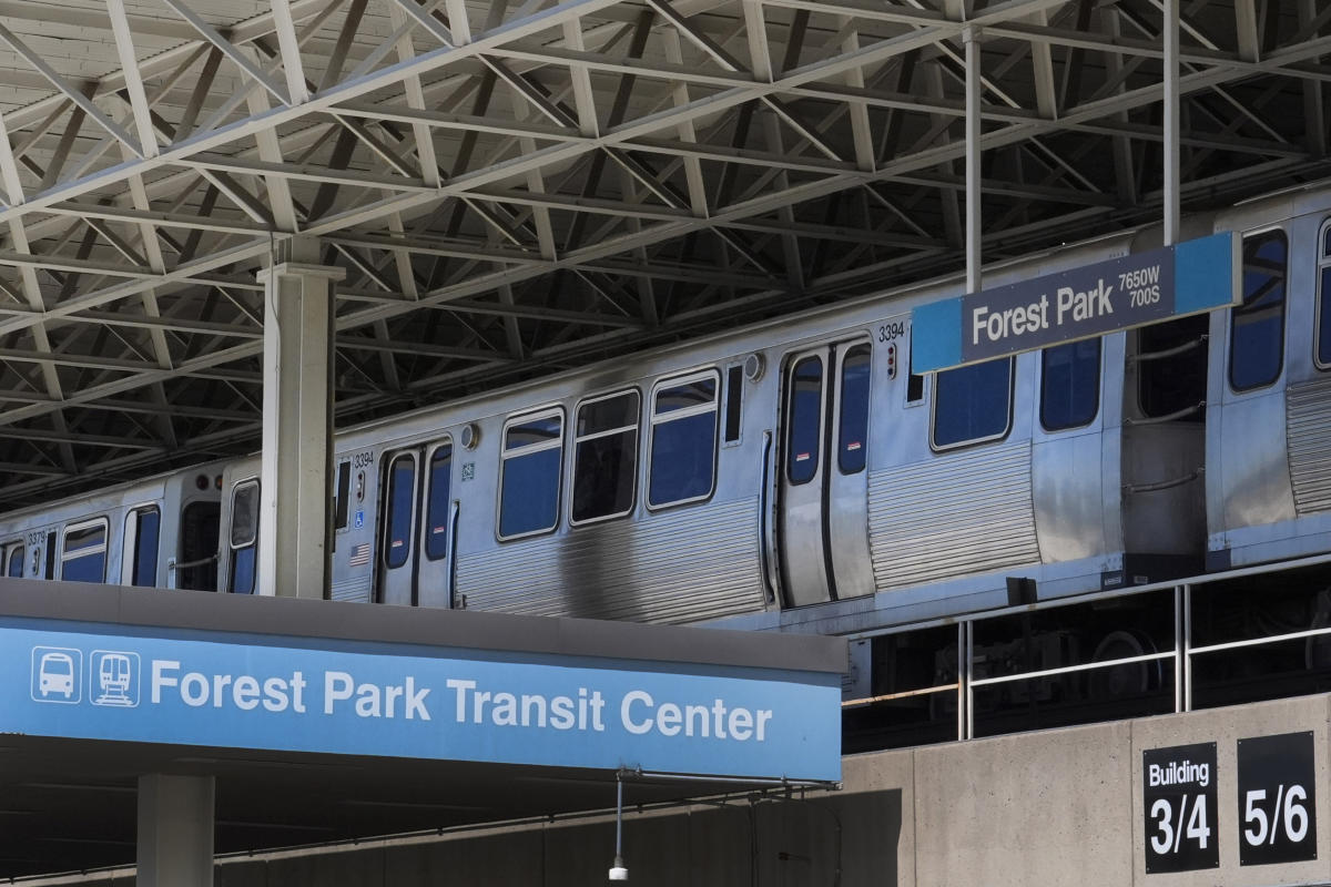 4 people killed on Chicago-area L train likely didn’t even see the shooter, official says