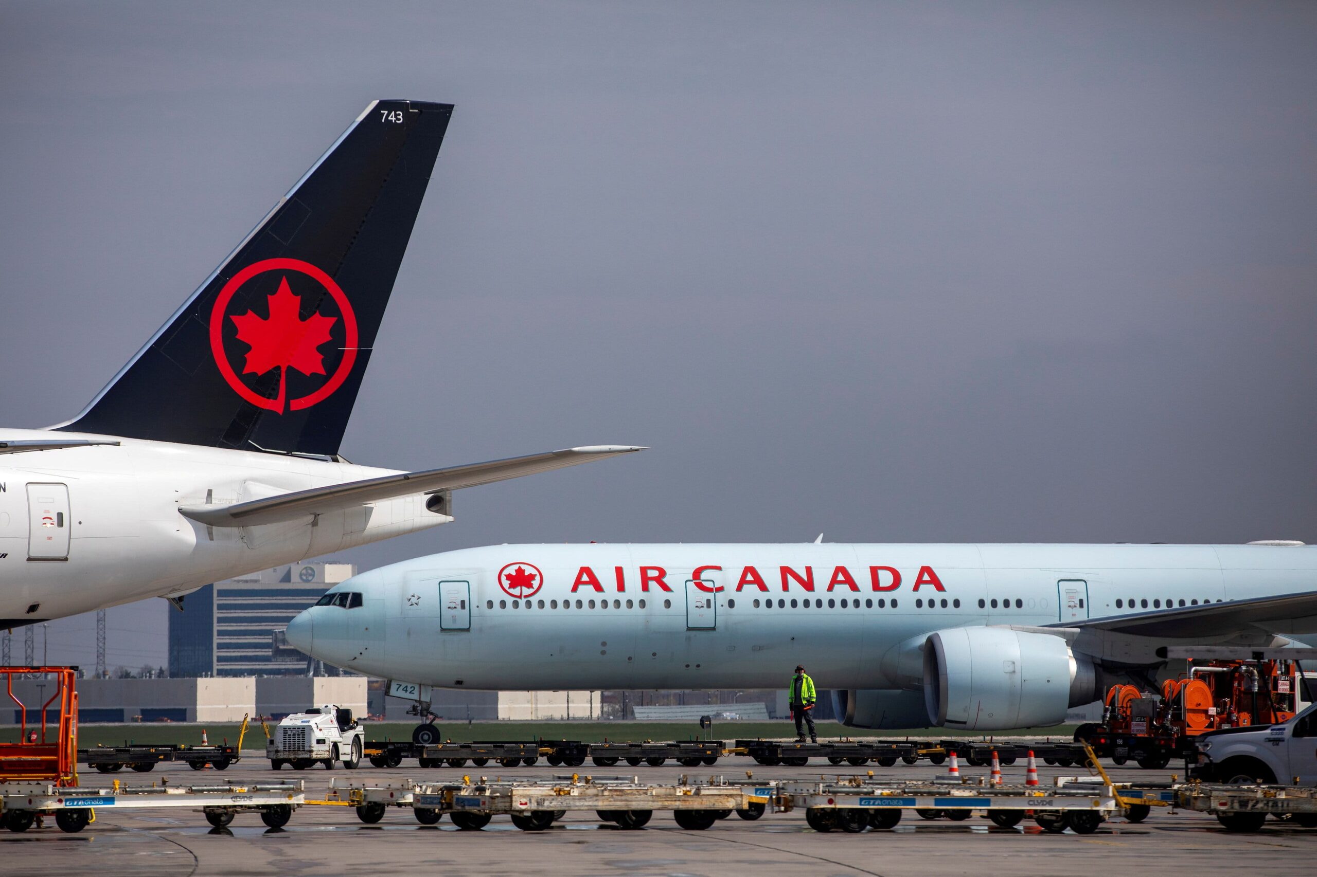 Air Canada prepares to shut down as talks with pilots union near deadlock