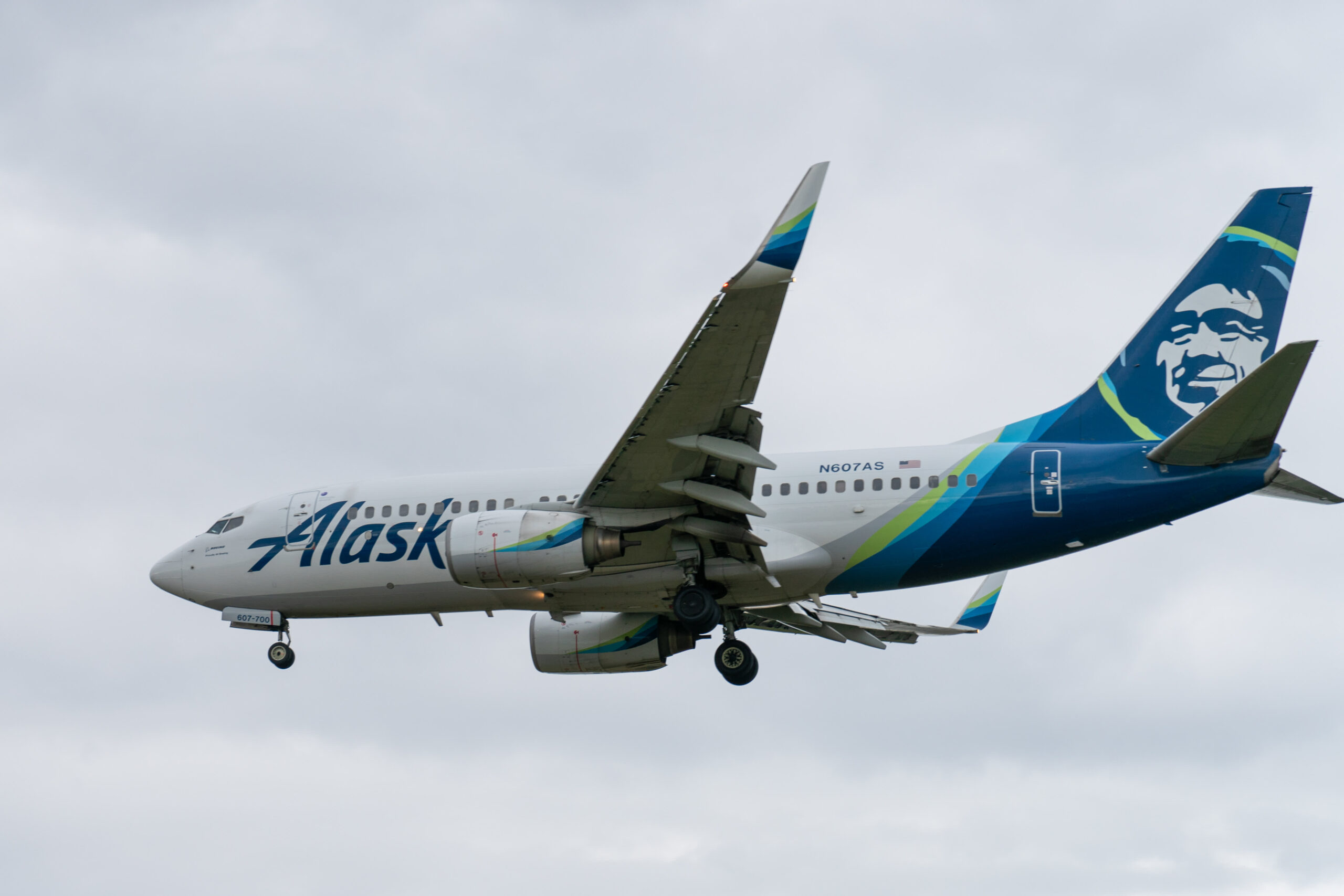 Alaska-Hawaiian merger clears DOT review, but airlines must preserve miles, routes