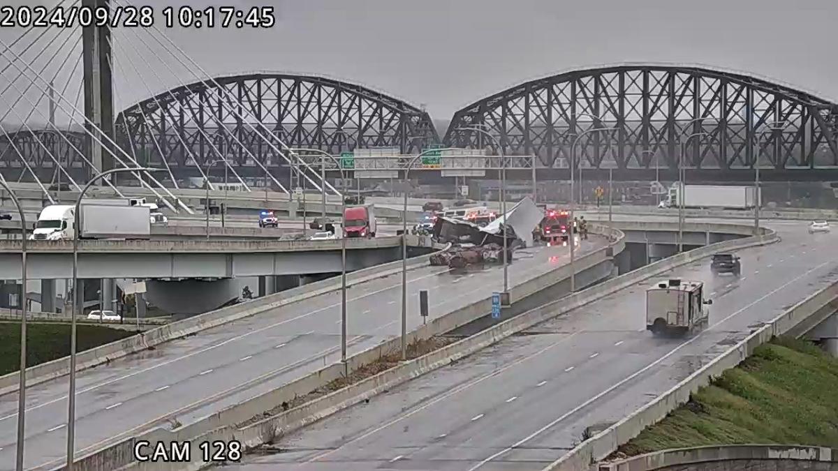 All I-65 southbound lanes closed after crash in downtown Louisville