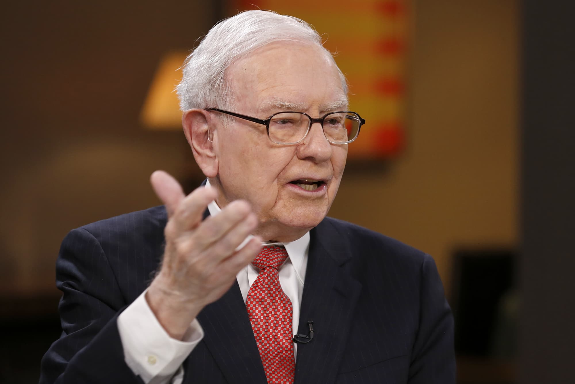 Big stock sales from tight-lipped Berkshire Hathaway executives are saying a lot