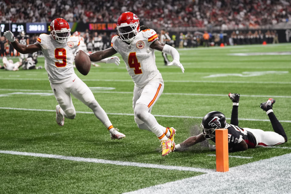 Chiefs snuff out Falcons rally, improve to 3-0