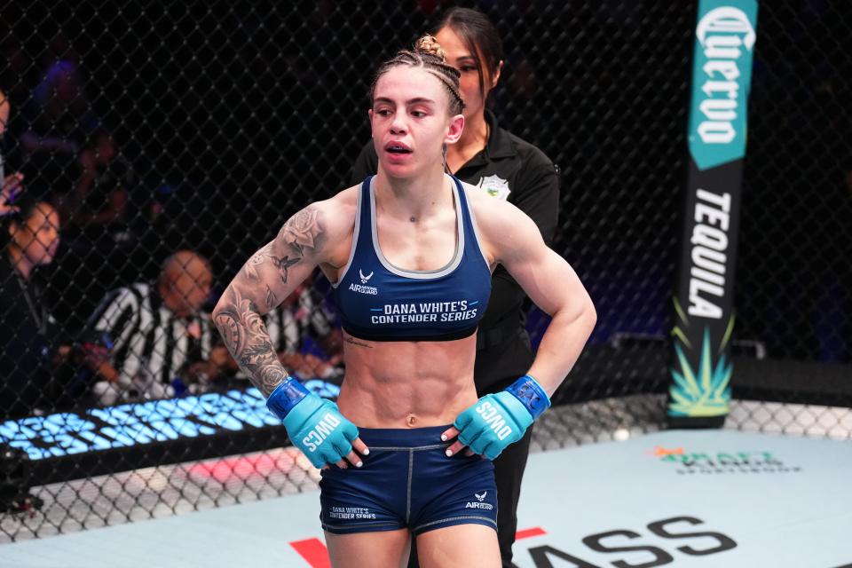 DWCS 71 video: Nicolle Caliari submits Corinne LaFramboise off her back