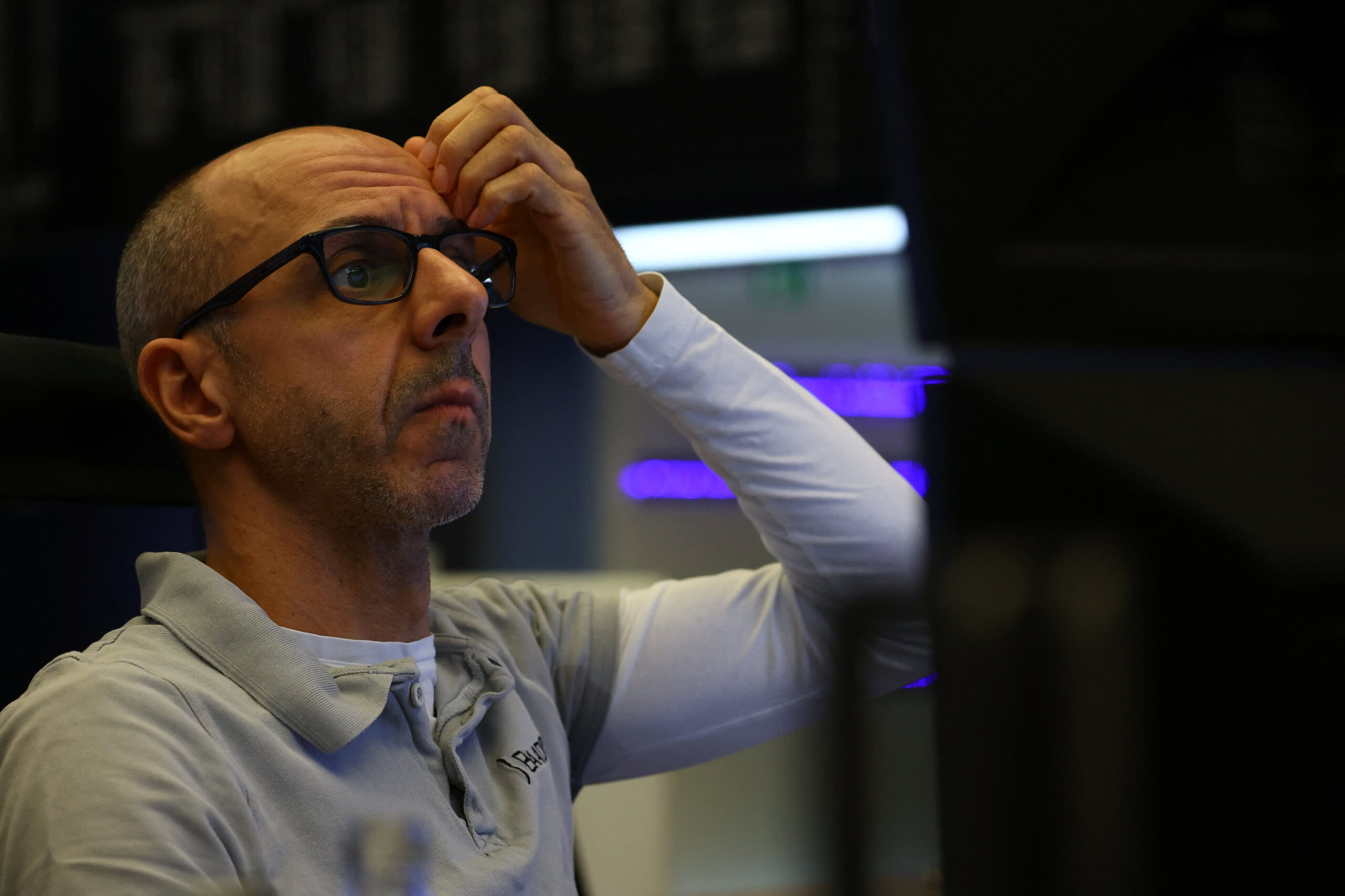 European stocks end week down 2.5%, worst since early August slump