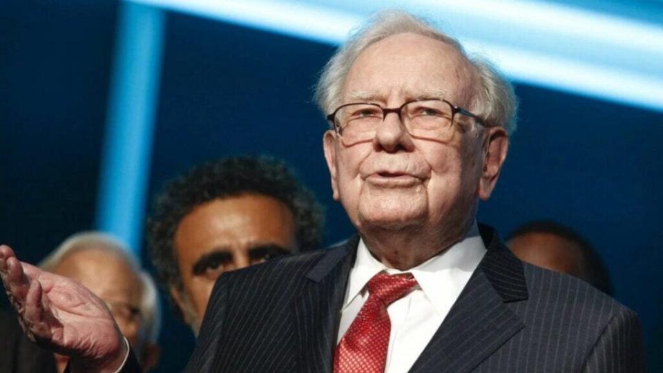 Expert Says Warren Buffett’s Top Executive Ajit Jain Sold Berkshire Hathaway Stake Because ‘The Stock Was Fully Pricing The Business’