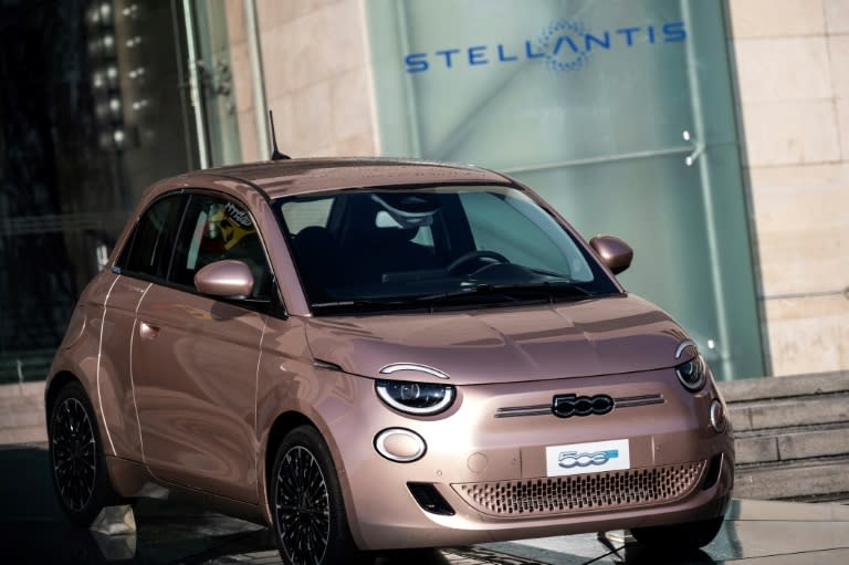 Fiat 500 electric production pauses for one month