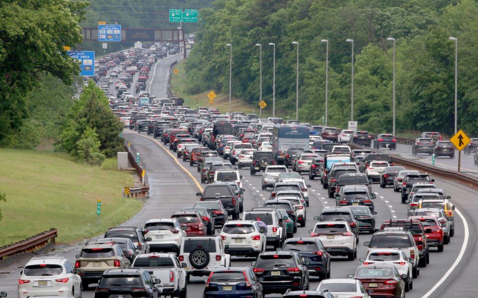 Garden State Parkway has 20-mile delay as holiday traffic picks up