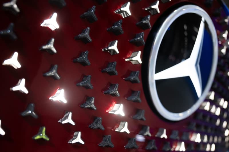 German auto giant Mercedes-Benz recalls half a million cars in China