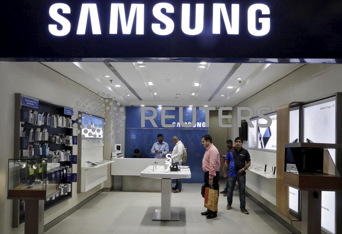 India accuses Samsung, Xiaomi of colluding with Amazon, Flipkart