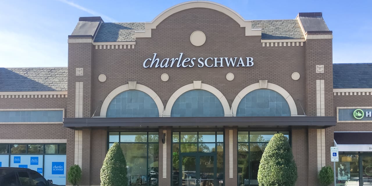 Investors Sue Charles Schwab Over Low-Paying Cash-Sweep Accounts