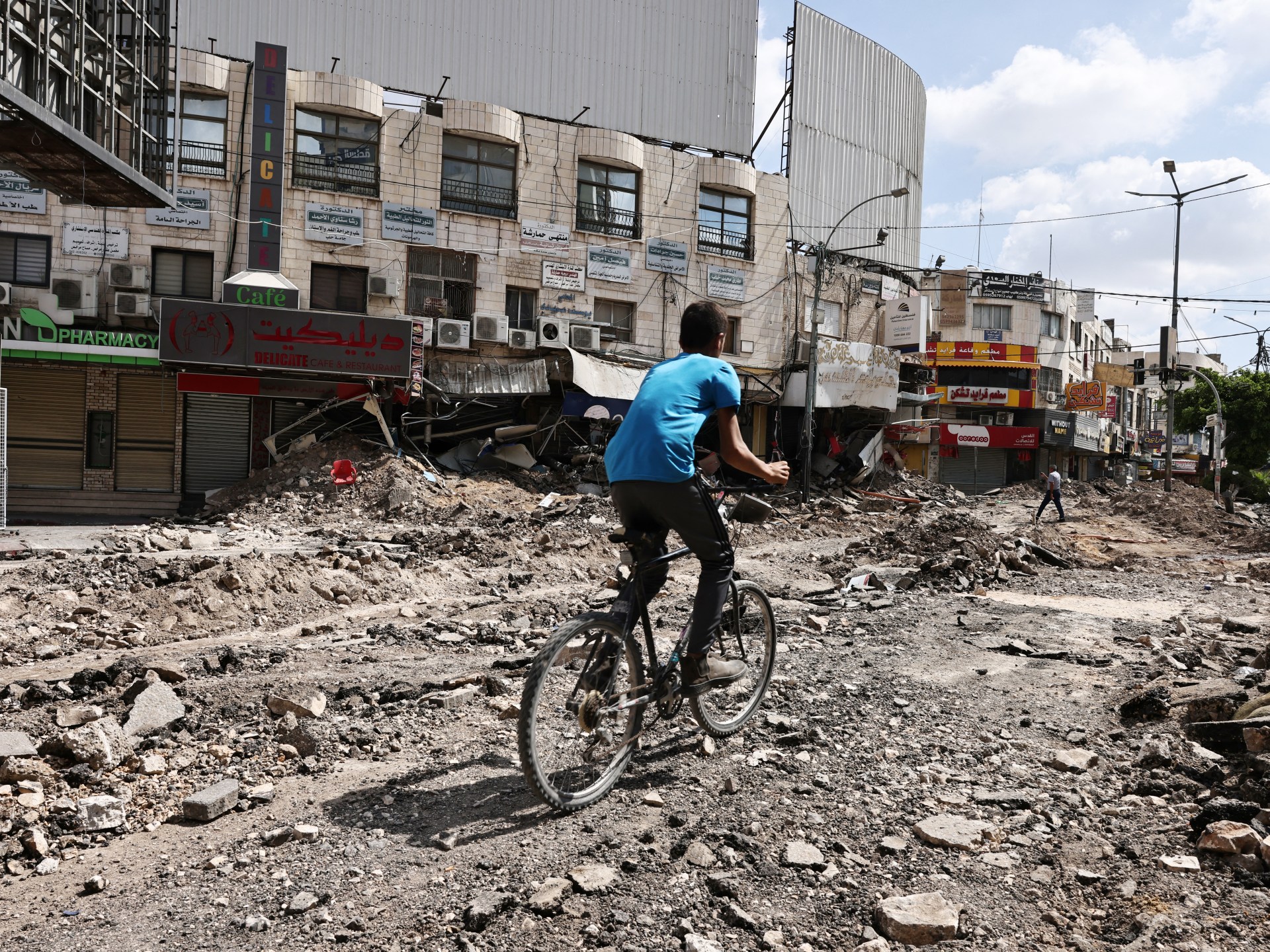 Israeli army withdraws from Jenin leaving trail of destruction