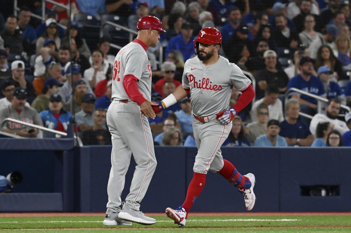 Kyle Schwarber hits 3 homers as Phillies rally past Blue Jays