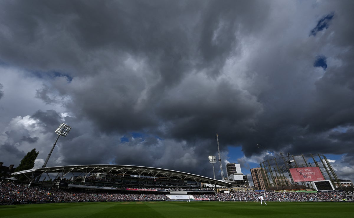 London and UK set for ‘Arctic blast’, says Met Office, after weekend of wet weather