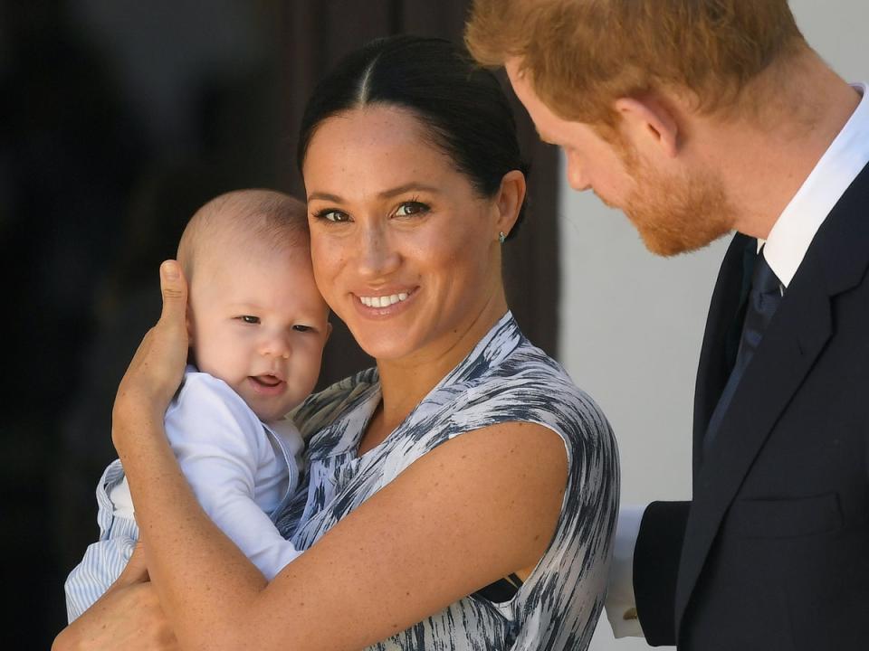 Meghan Markle’s bookstore opening speech in Montecito awkwardly interrupted by Oprah Winfrey