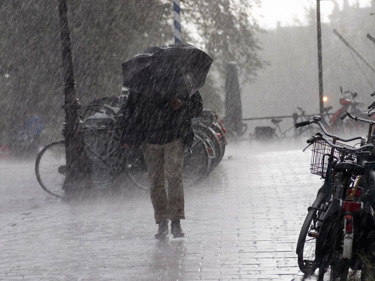 Met Office issue yellow weather warning as heavy rainfall and thunderstorms to batter UK