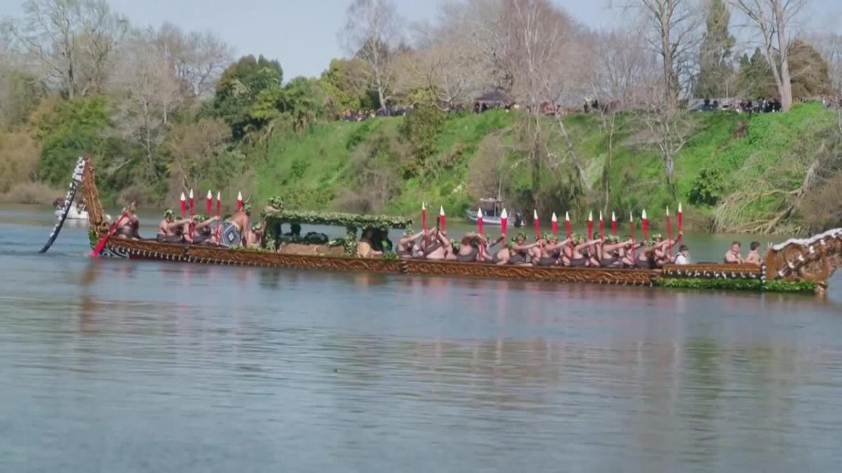 New Zealand’s Maori anoint new queen, bury late king