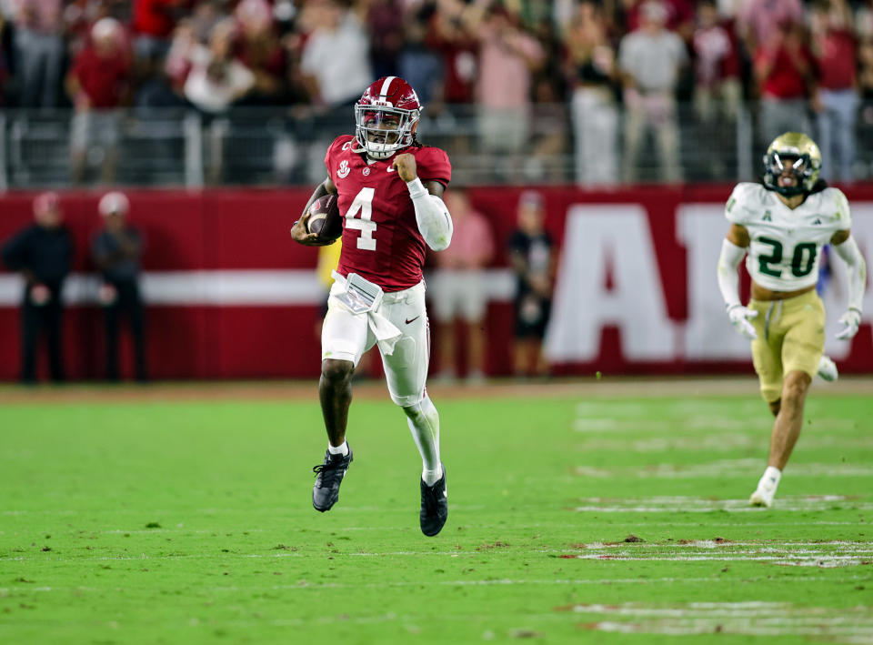 No. 4 Alabama escapes 4th-quarter scare from South Florida, pulls away for 42–16 win