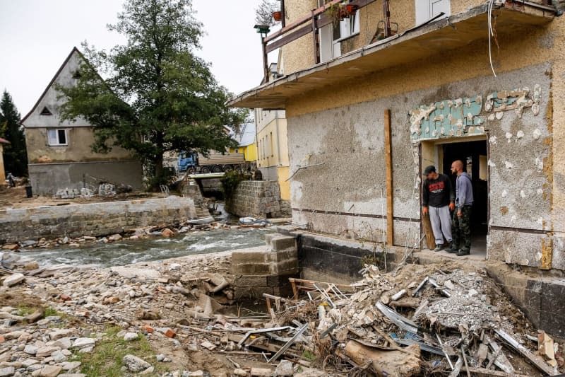 Number of deaths from floods in Poland rises to nine