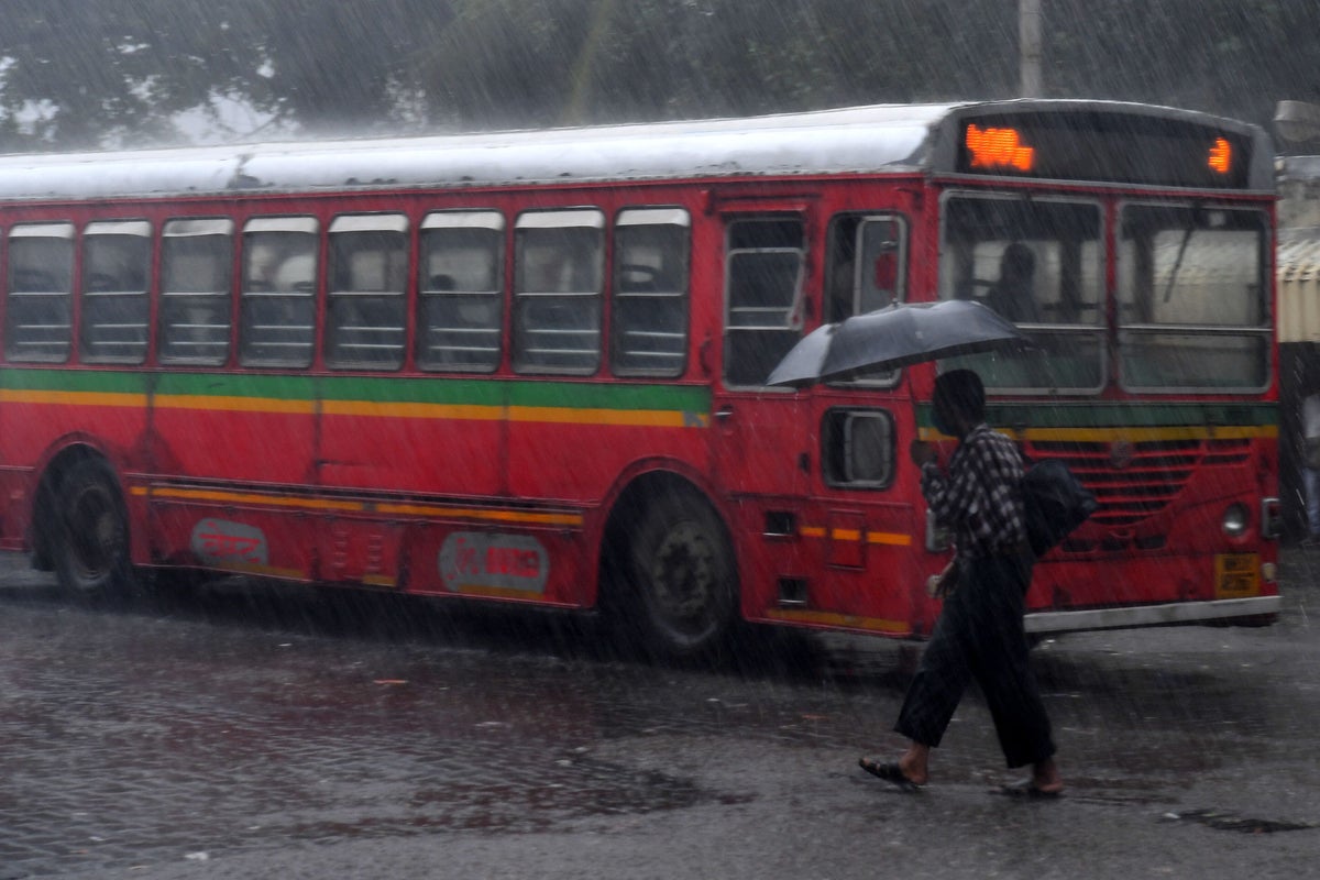 One killed and eight injured after drunk passenger grabs steering wheel of public bus