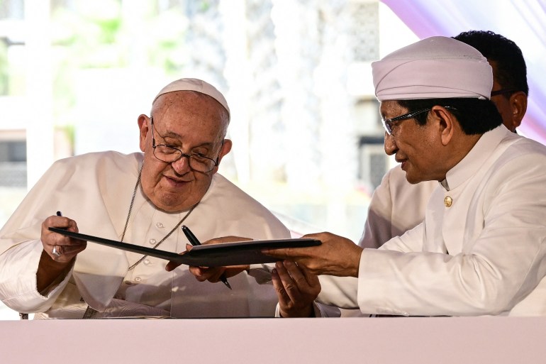 Pope Francis and Indonesia imam call for unity against religious violence