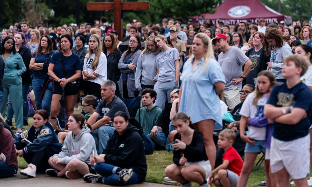 Students and teachers in Georgia high school shooting praised for bravery