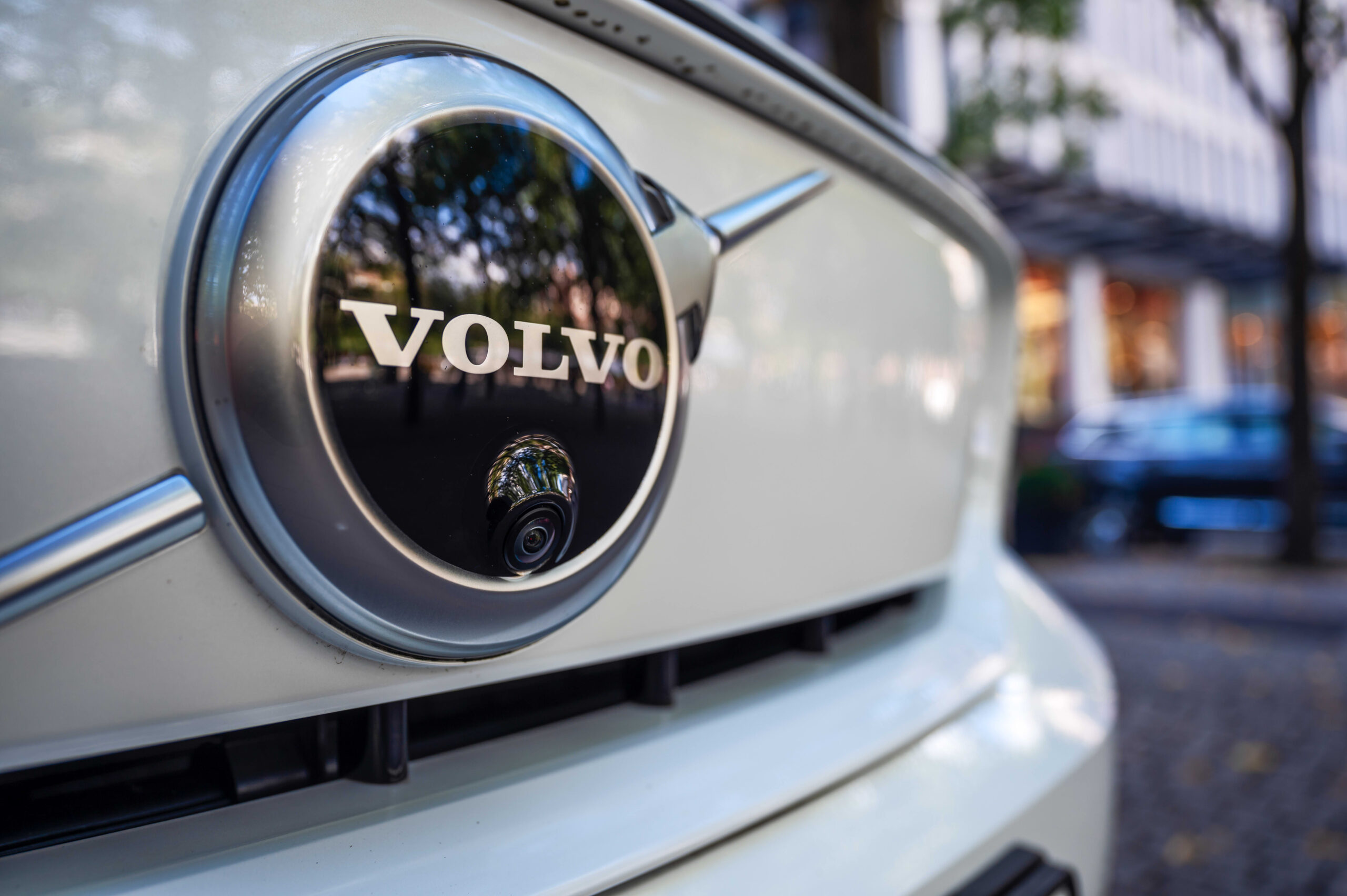 Sweden’s Volvo Cars scraps plan to only sell electric vehicles by 2030