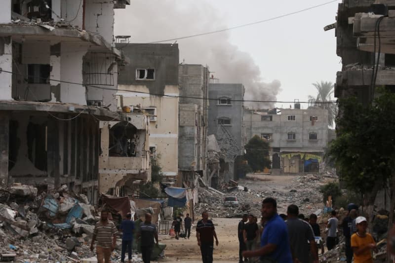 Ten dead in Israeli airstrikes in Gaza, Palestinians say