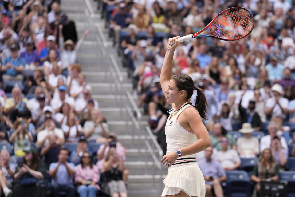 US Open: Emma Navarro hangs on to beat defending champion Coco Gauff, reach quarterfinals