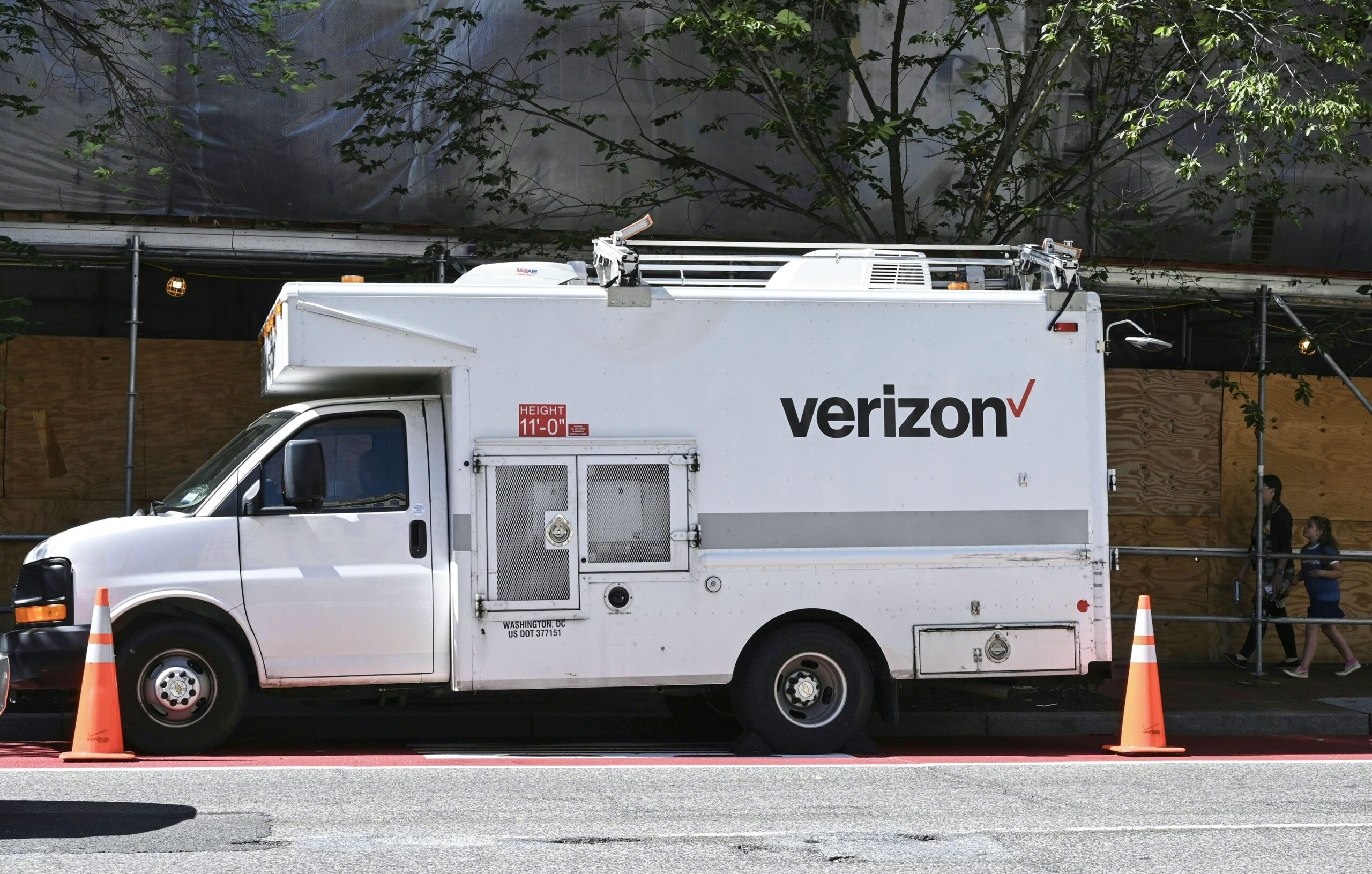 Verizon to acquire Frontier Communications in  billion deal to boost fiber network