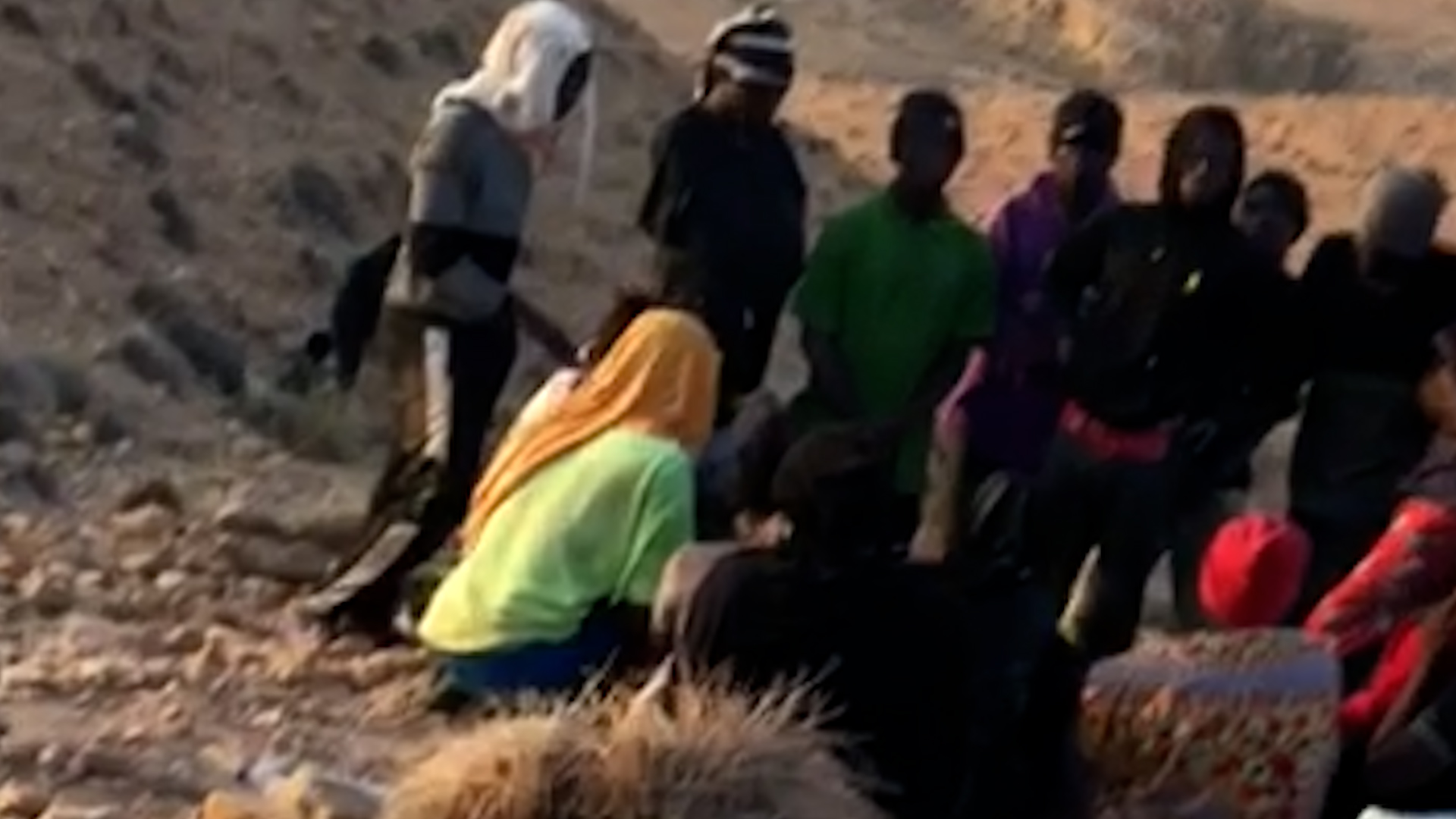 Video: Asylum seekers and migrants say Tunisian police left them in desert