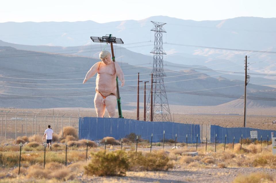 What about crowd size? 43ft nude Trump statue erected along Las Vegas highway