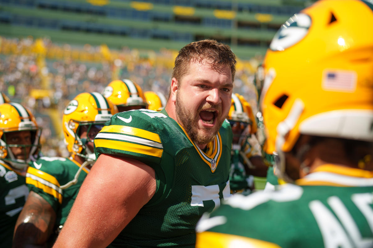 Yuck! Packers C Josh Myers vomited on ball during 2nd-quarter play