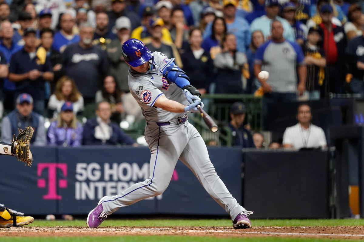 Alonso ends HR drought, sends Mets to NLDS vs. Phillies with 3-run shot