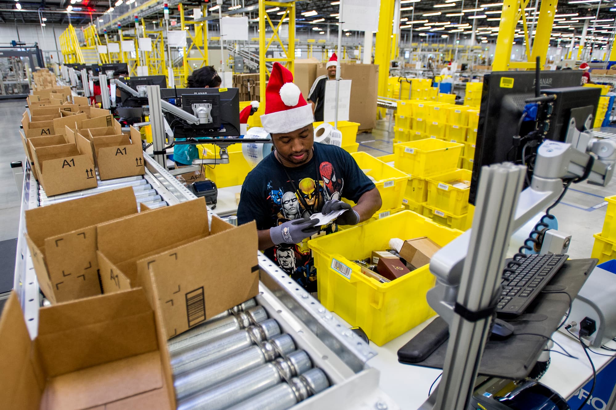 Amazon plans to hire 250,000 workers for the holidays, same as last year