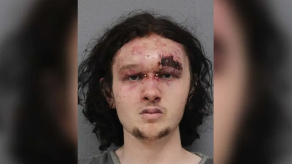 Armed teenager tries to rob a pizza shop – but gets beat up by the employees