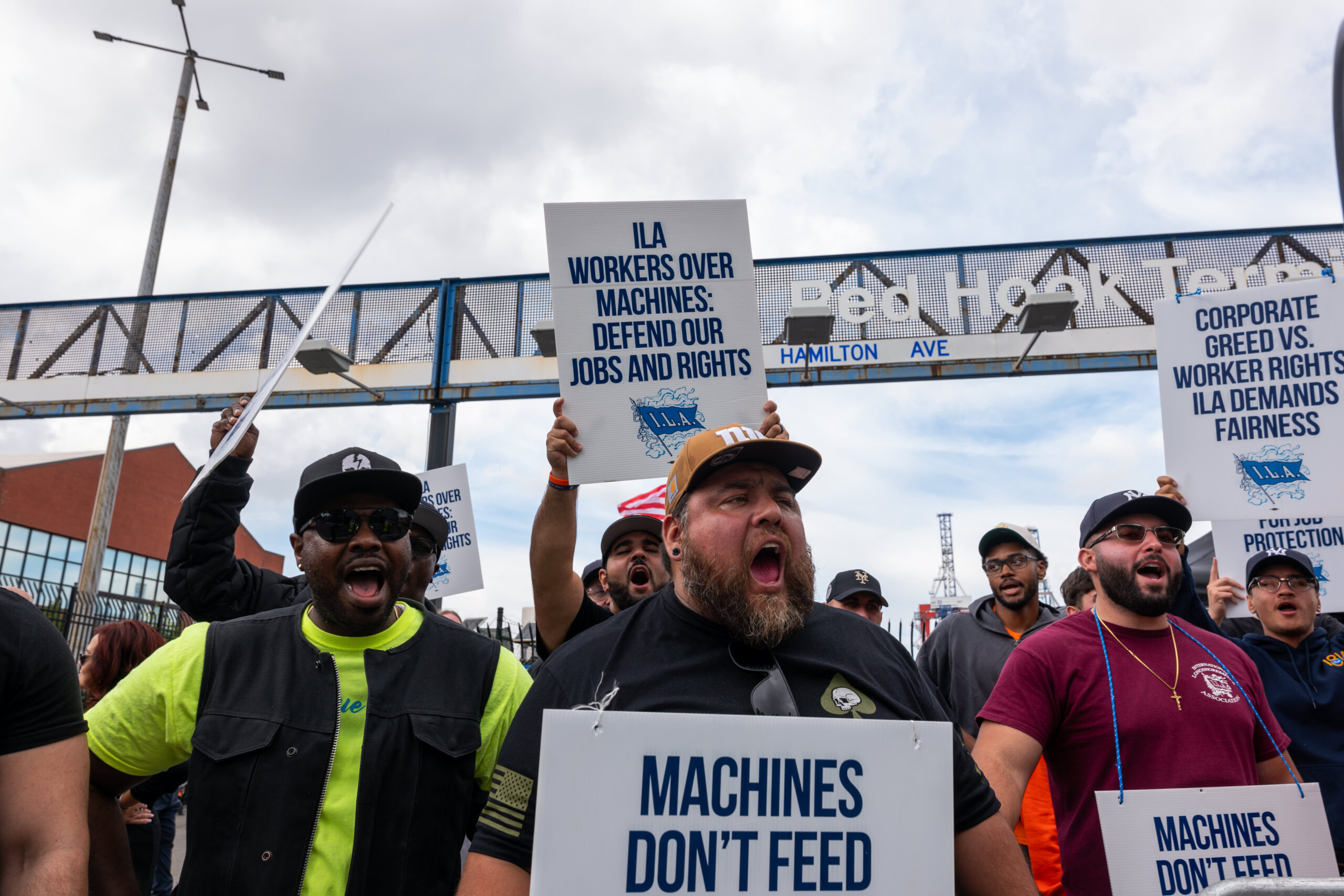 Biden said he won’t intervene in the port strike. That decision could backfire