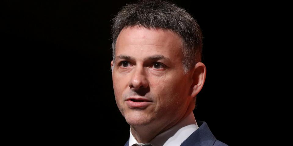 Billionaire investor David Einhorn says Warren Buffett’s recent stock sales show just how overvalued the market is